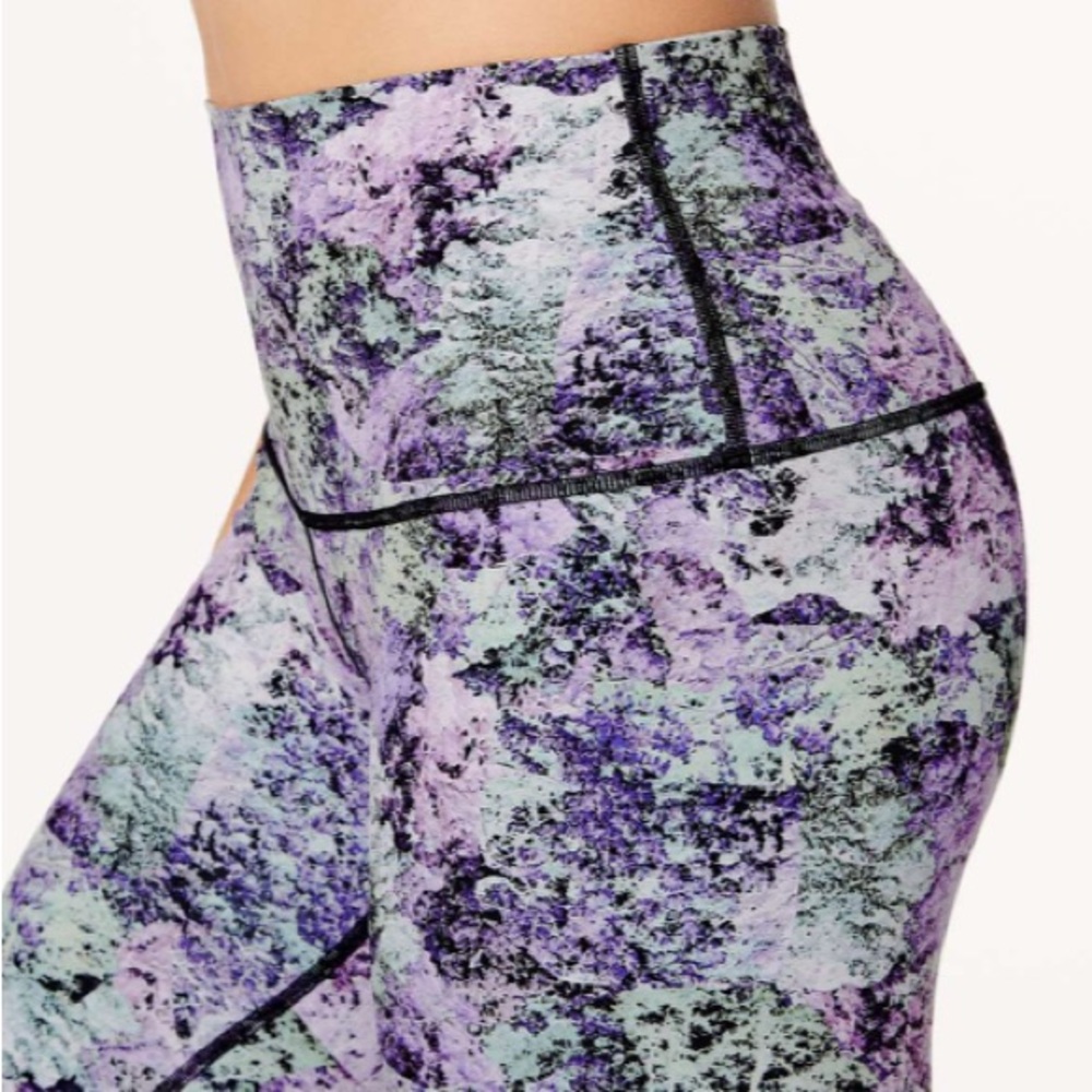 Lululemon Wunder Under Hi-Rise Leggings - Picture 5 of 10